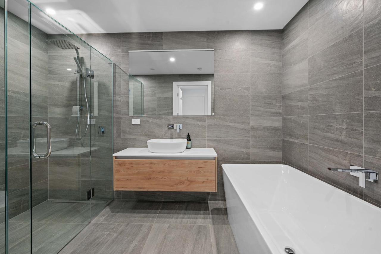 Winona Of Wanaka - Luxury Lakefront Apartment Экстерьер фото